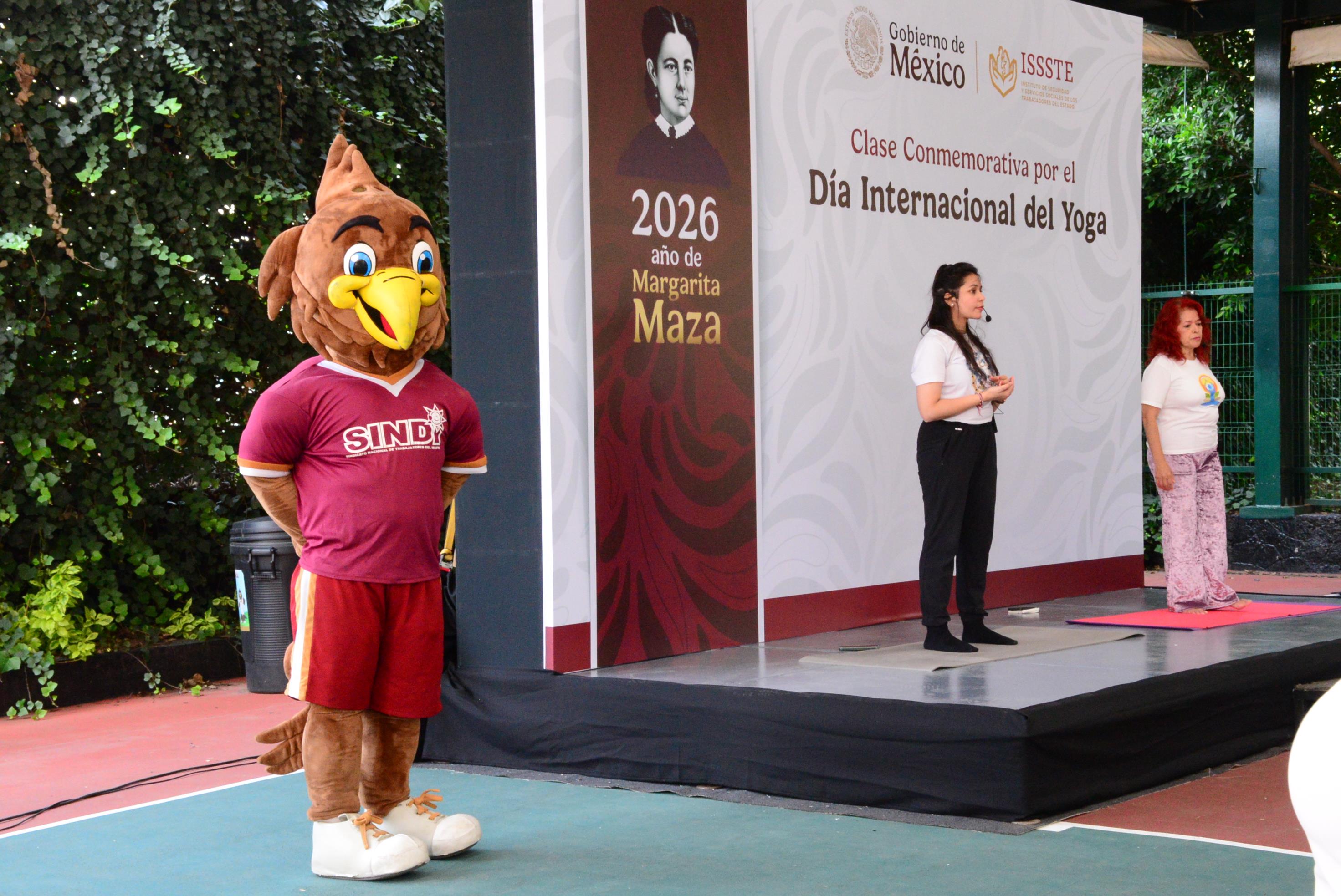 Clase Conmemorativa Por el “Día Internacional Del Yoga”, en el Centro Social, Cultural y Deportivo del SNTISSSTE